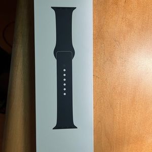 Apple Watch 45mm Midnight Sport
Band - M/L